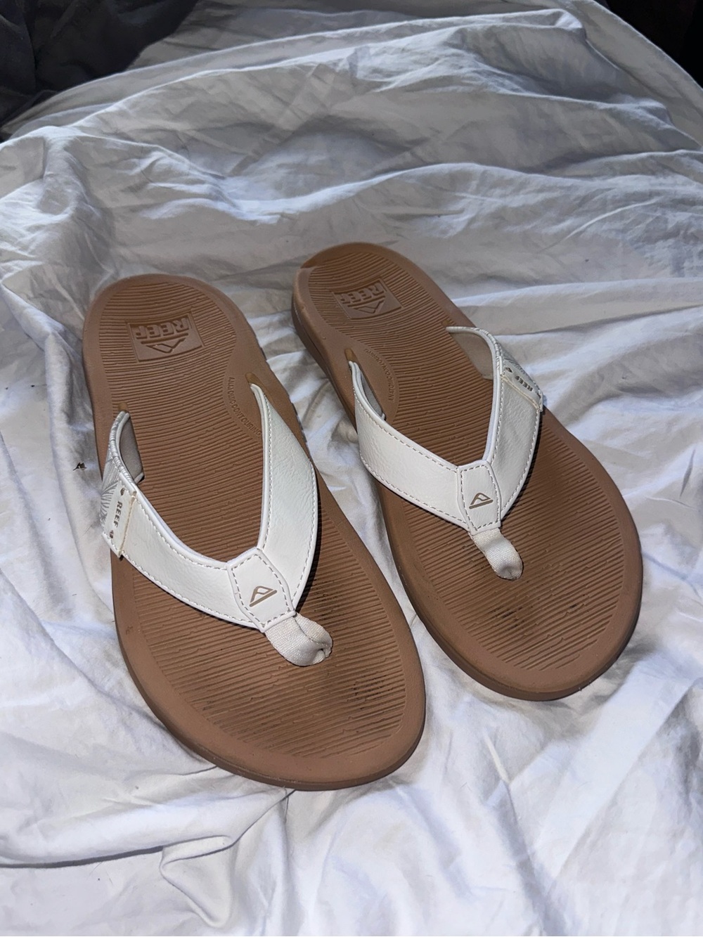 Reef White Strap Brown Footbed Thong Sandals